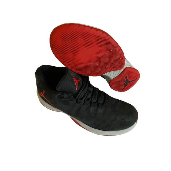 NIKE Air Jordan B Fly “Bred” Mid Basketball shoe - size 11 M / 12.5 W US / 45 EU - Picture 7 of 9